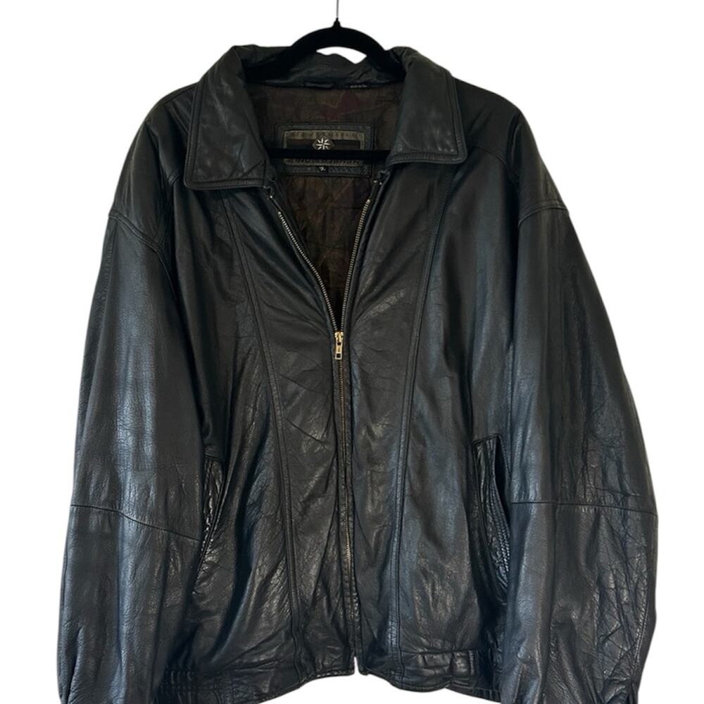 Vintage Members Only black leather bomber jacket. Size XL